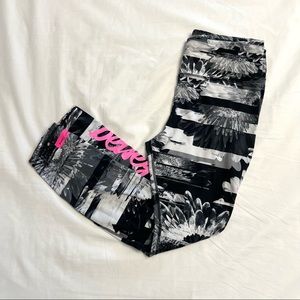 Betsey Johnson Black and White Floral Print Leggings